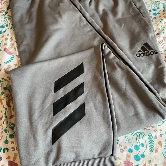 Adidas Gray Basketball Club Joggers NWOT - Picture 1 of 3
